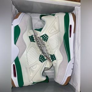Green Jordan 4